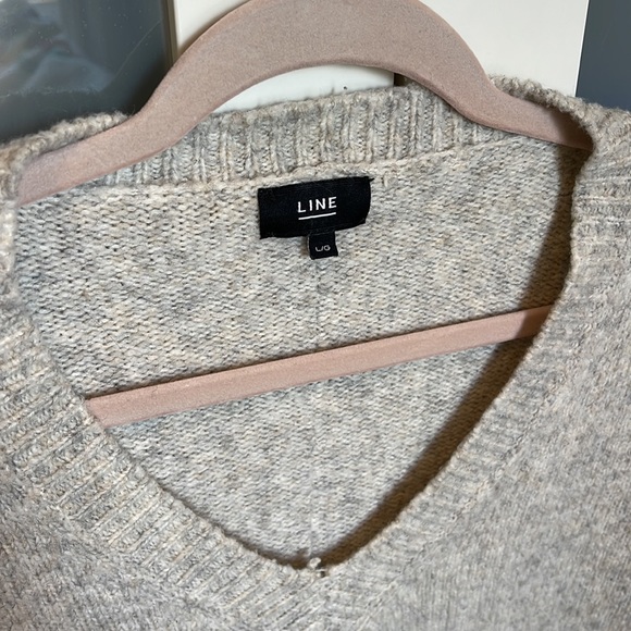 LINE sweater - Picture 2 of 3